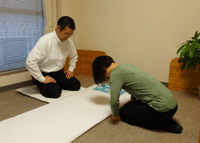 ���@�̑O��ɗ�